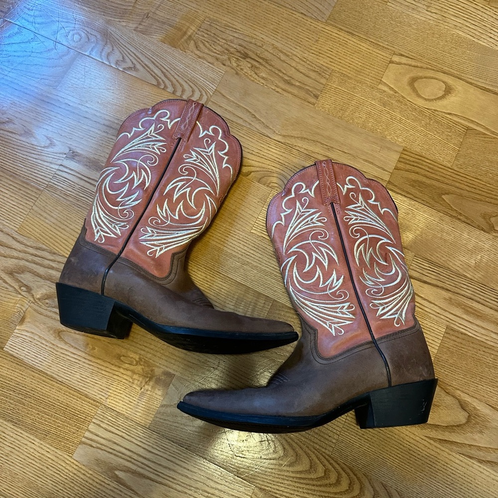 Western Cowboy Boots with Embroidered Design